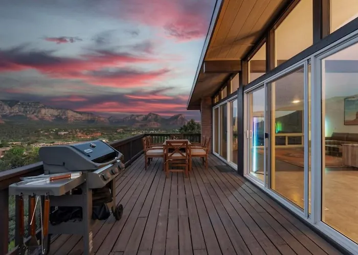 Luxury Uptown With Epic Views And Hot Tub Ferienhaus