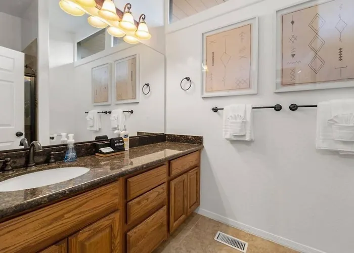 Luxury Uptown With Epic Views And Hot Tub
