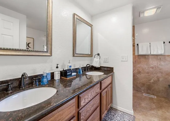 Luxury Uptown With Epic Views And Hot Tub Sedona